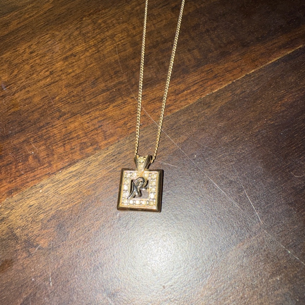 Gold Pendant Necklace